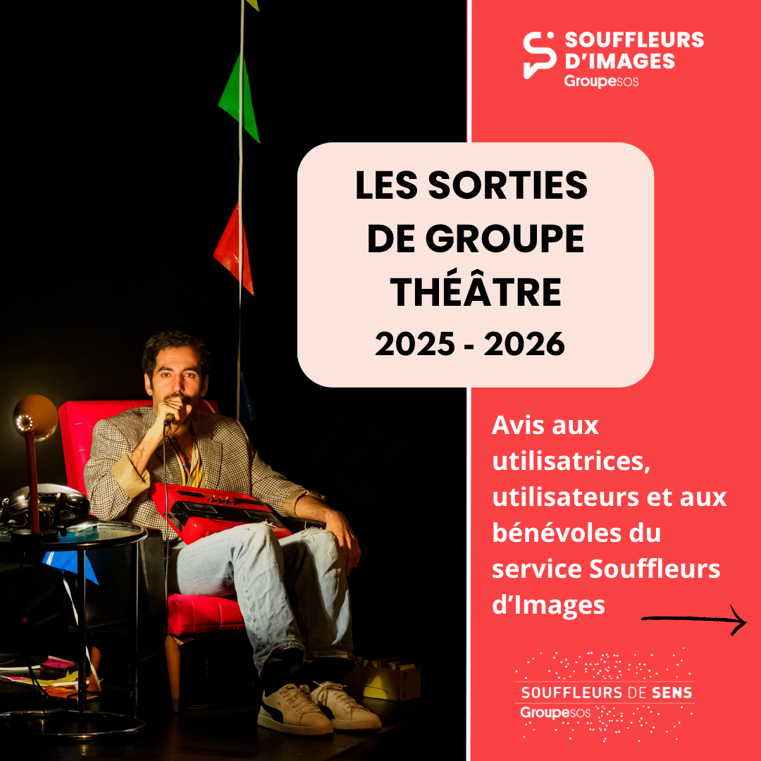 Affiche annonçant “Les sorties de groupe théâtre 2025-2026” du service Souffleurs d’Images. À gauche, un homme assis dans un fauteuil rouge, entouré d’objets de scène et de petites fanions colorés. À droite, fond rouge un texte : Avis aux utilisateurs et utilisatrices et aux bénévoles du service Souffleurs d'Images, accompagné des logos Souffleurs d’Images et Souffleurs de Sens.